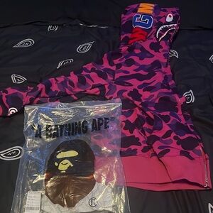 BAPE hoodie. 100% cotton comes with tags and bag.